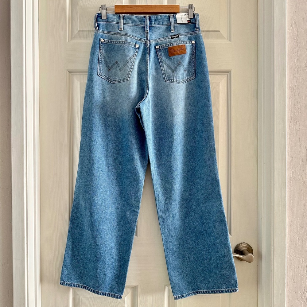 Wrangler X Fender Relaxed Mom Jeans in Light Wash Destroy Size 28 X 28 Irregular - Picture 6 of 16
